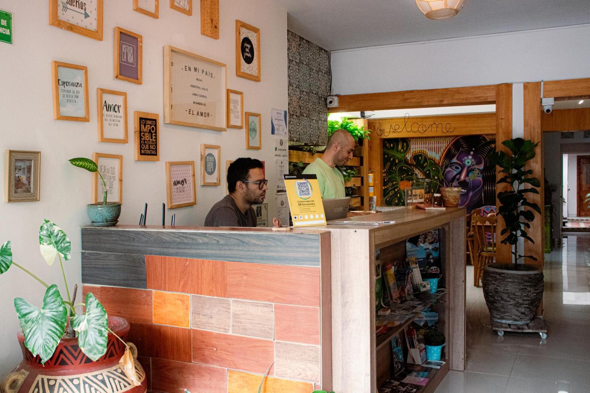 Albergue ADN Algo de Nosotros Medellín Exterior foto
